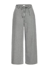 Széles szárú farmerek világosszürke denimből, húzózsinóros derékkal, elülső zsebekkel és varrott varrásokkal, amelyek extra textúrát adnak.