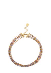Collar de cuentas de múltiples hebras con herrajes de oro. Cuentas en púrpura, naranja y dorado con una extensión de cadena para longitud ajustable.