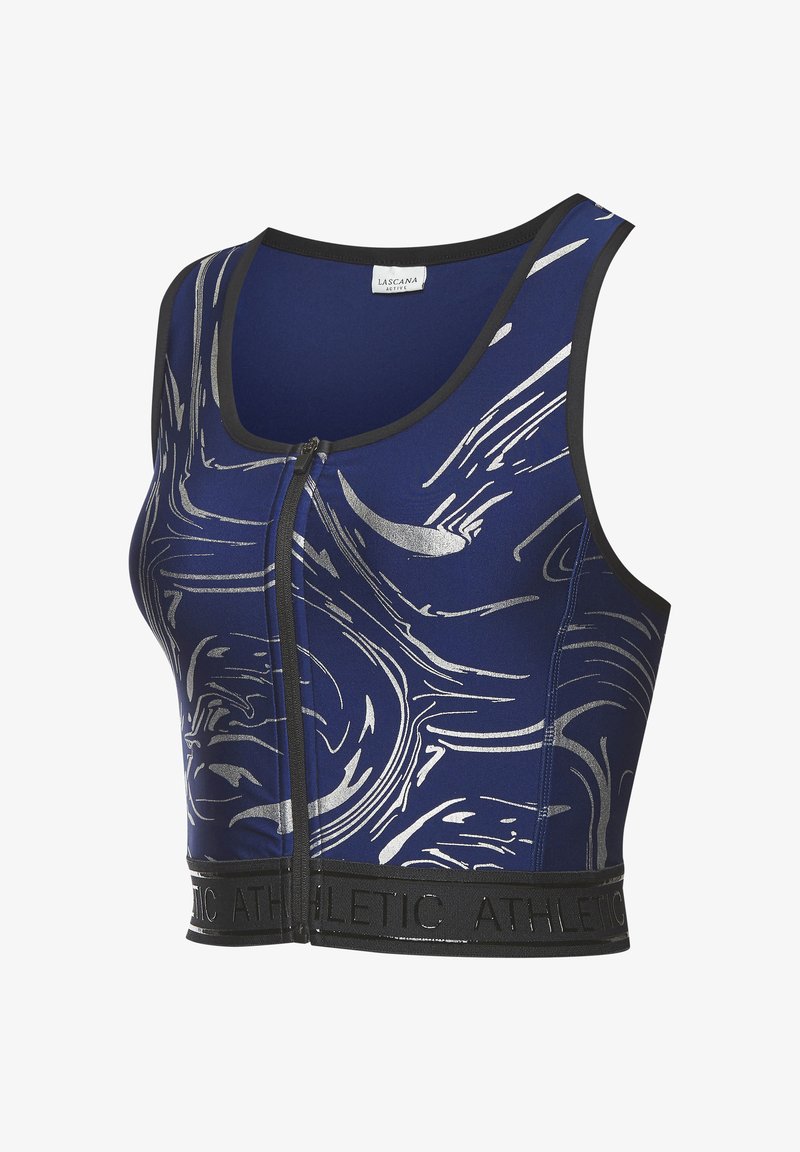 Athletisches Cropped-Top in Marineblau mit metallisch silbernen Wirbeln. Verfügt über einen Reißverschluss auf der Vorderseite und ein schwarzes Band mit dem eingeprägten Schriftzug "ATHLETIC" entlang dem Saum.