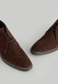 Next REGULAR FIT CHUKKA  - Šněrovací kotníkové boty - brown