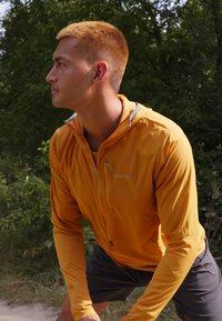 Patagonia AIRSHED PRO - Széldzseki - golden caramel