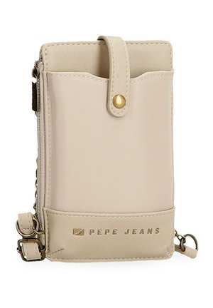 Cartera bandolera beige de Pepe Jeans con correa frontal con botón de presión, cierre con cremallera en el lateral y correa de hombro ajustable.