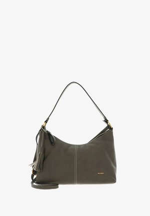 Sac bandoulière en cuir gris à texture lisse, avec un logo doré, une sangle réglable et un accent de pompon décoratif.