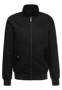 Veste bomber noire avec un col haut, fermeture éclair frontale, deux poches latérales, poignets côtelés et doublure intérieure douce. Design minimaliste.