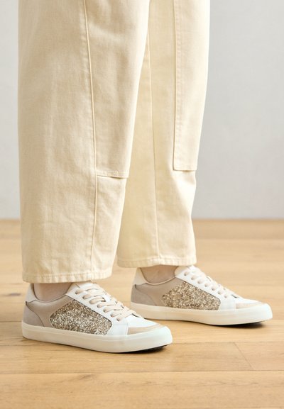 EMMELENY - Baskets basses - white/gold