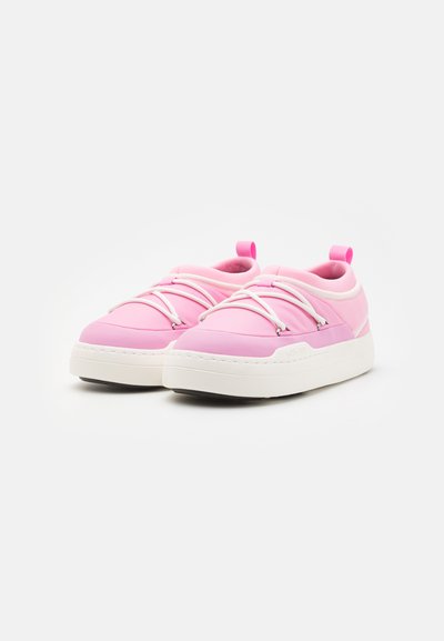 Moon Boot PARK ICON UNISEX - Pantofi slip-on - pink