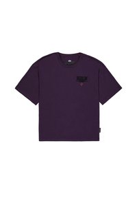 T-shirt en coton violet à manches courtes, col rond, avec un logo "BERLIN" brodé en noir sur le devant. Design épuré, sans motifs.