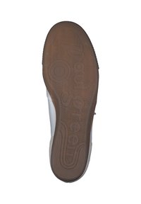 Suola della scarpa in gomma marrone con presa testurizzata; presenta il logo "soul green" e un motivo a onde. Il lato ha dettagli in pelle bianca e suede.