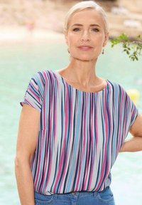 Mehrfarbiges Kurzarmoberteil mit vertikalen Streifen in Blau, Pink und Lila. Leichte Stoffqualität mit lässiger Passform und rundem Ausschnitt.