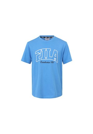 T-shirt in cotone azzurro chiaro con collo arrotondato e maniche corte. Presenta un grande logo FILA bianco e il testo "Established 1911".