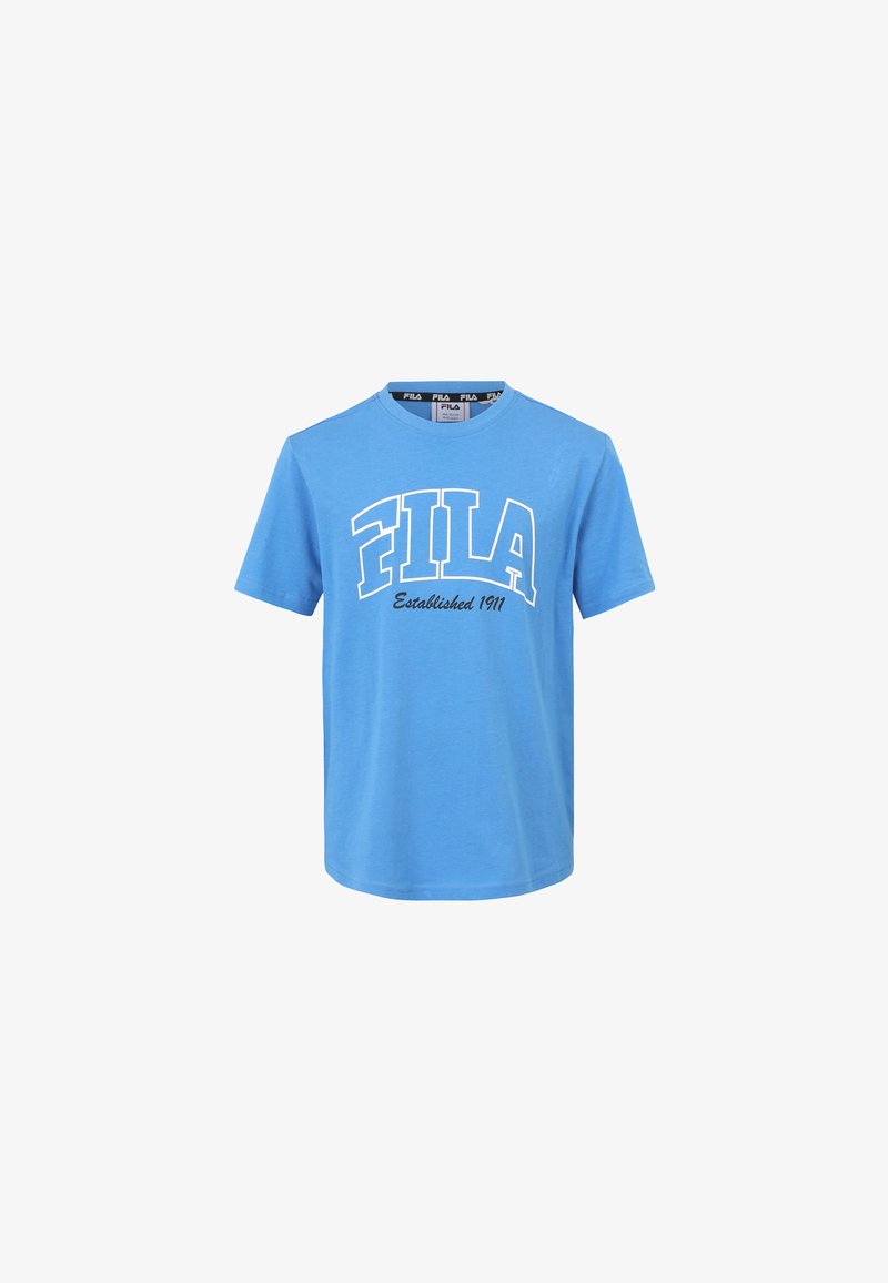 Lichtblauwe katoenen t-shirt met een ronde halslijn en korte mouwen. Bevat een groot wit FILA-logo en de tekst "Opgericht 1911".