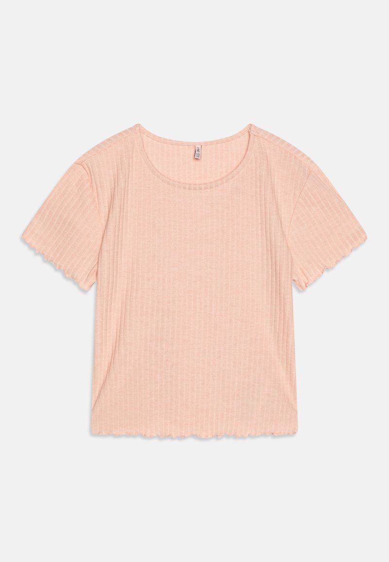 Camisola de manga curta rosa claro, com textura canelada, gola redonda e bainha em forma de ondas. Feita de um material suave, apresenta um corte descontraído.