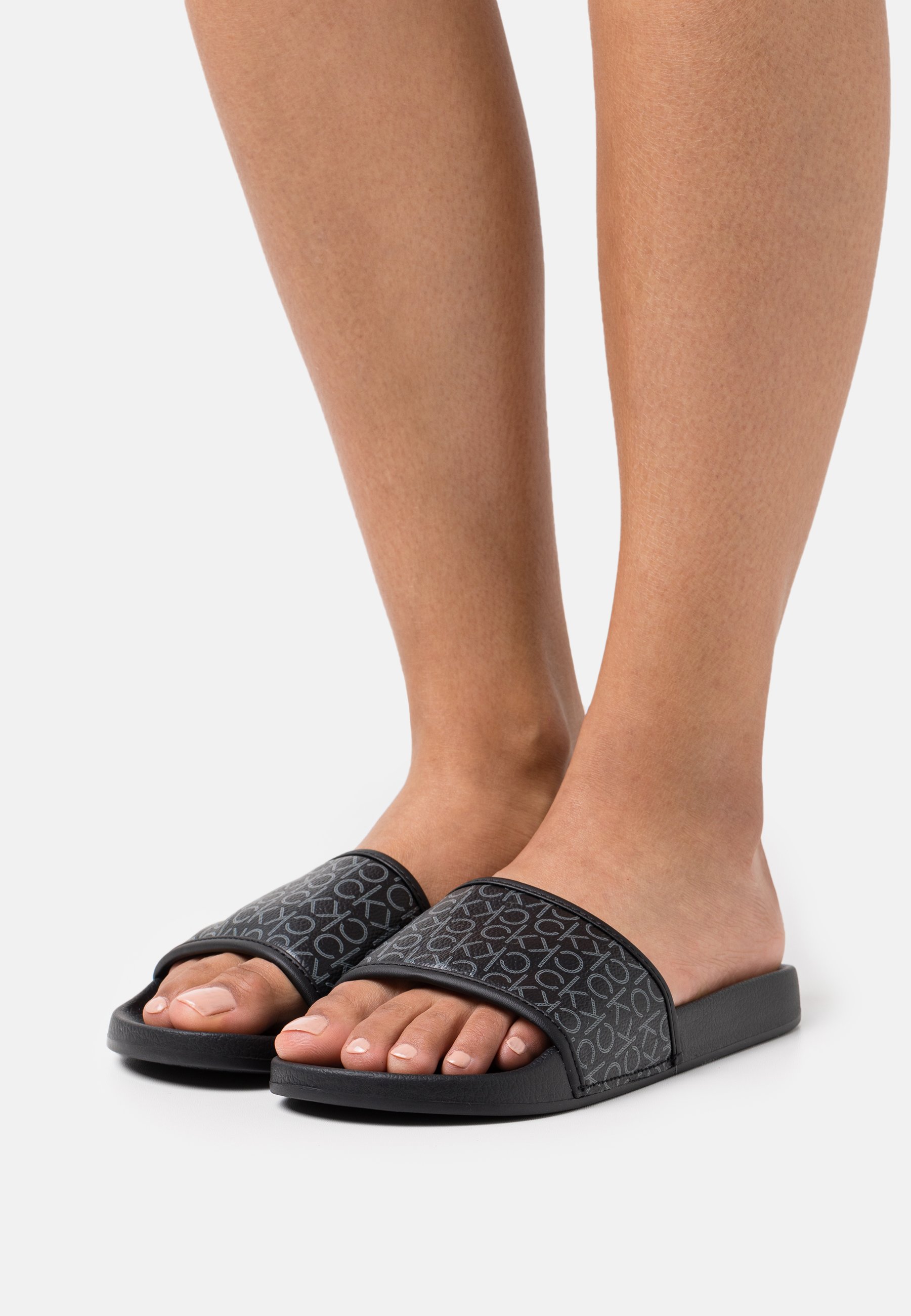 Calvin Klein Swimwear POOL SLIDE MONO - Sandalias planas - black mono/negro  - Zalando.es
