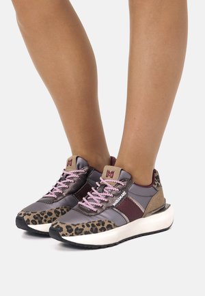 Zapatillas - marron