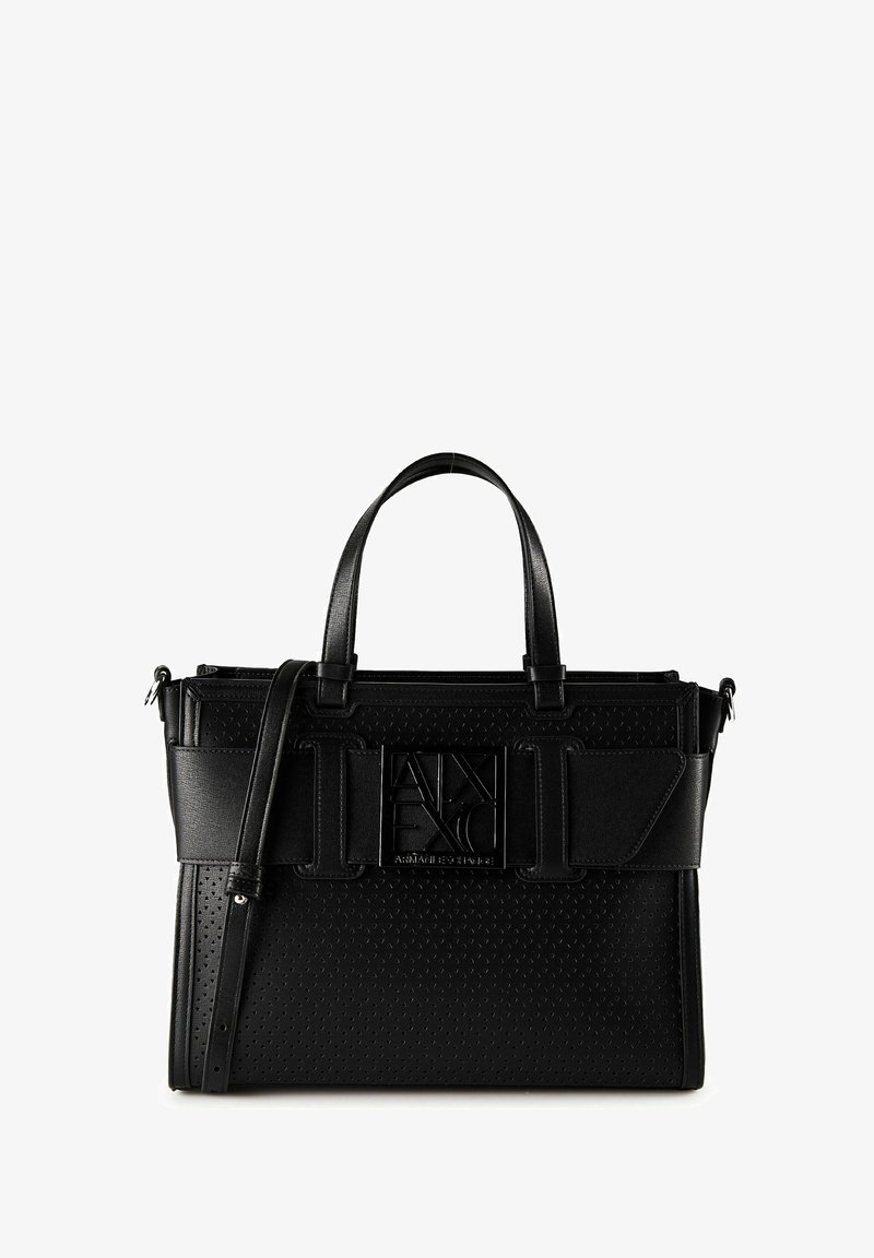 Sac à main en cuir noir avec texture perforée, poignées supérieures, bandoulière réglable et détail de logo embossé central sur le panneau avant.