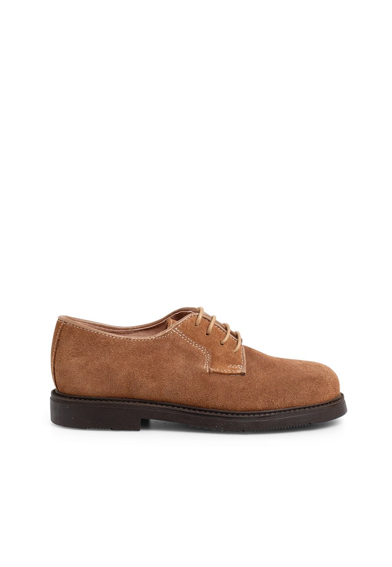 Ruda suede medžiaga, su raišteliais, apvalia nosimi, kontrastingais siūlais ir juodu guminiai padu. Sklandus paviršius su minimaliais akcentais.