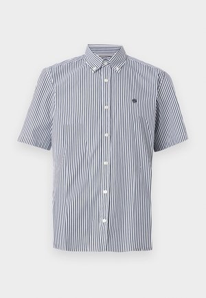 Πουκάμισο με κοντά μανίκια και κουμπιά, με λευκές και ναυτικές κάθετες ρίγες και μικρό κεντημένο λογότυπο στο αριστερό στήθος.