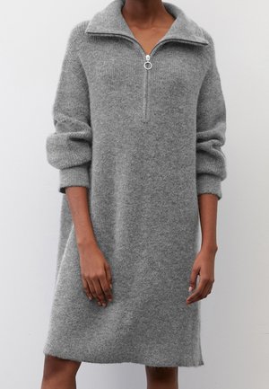 Robe pull - stone