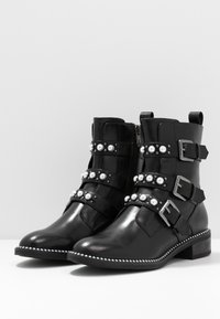 Tamaris Botines camperos - black