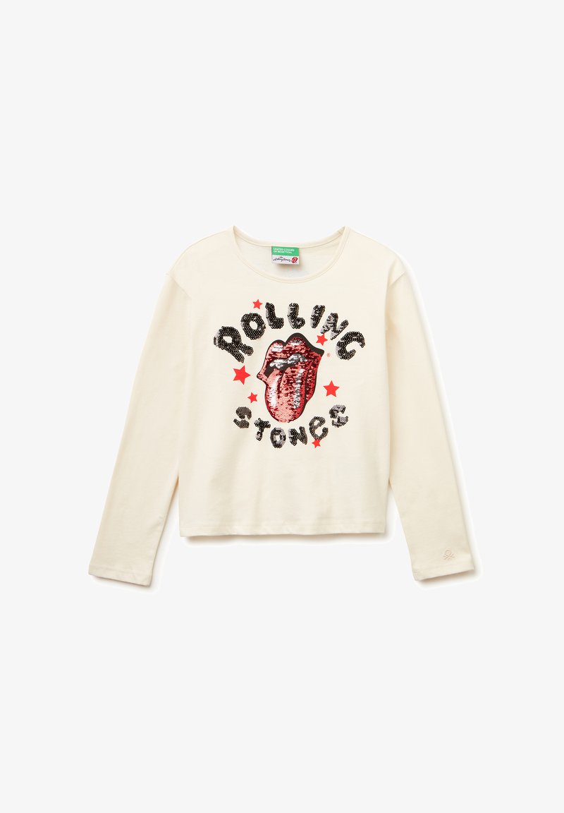 T-shirt a maniche lunghe color crema con logo dei Rolling Stones ricamato in paillettes rosse e nere, accompagnato da stelle. Materiale in cotone morbido, vestibilità rilassata.