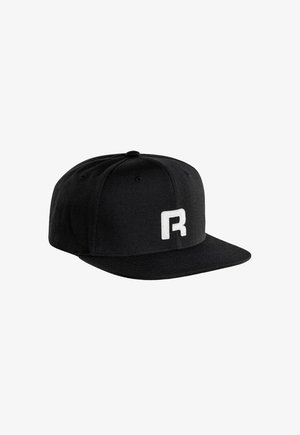 Schwarze Snapback-Mütze aus Stoff mit flachem Schirm. Mit einem weißen, gestickten "R"-Logo auf der Vorderseite. Sechsteiliges Design mit Belüftungsöchern.