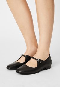 Clarks - PURE FLAT - Ballerinasko m/ rem - black - 0