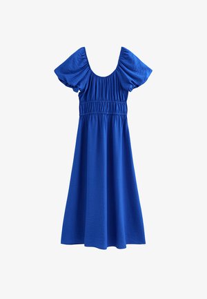 Blauwe, knielange jurk gemaakt van zachte stof. Voorzien van een geplooide tailleband, pofmouwen en een ronde halslijn. Soepele textuur, effen kleur.