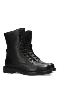 Czarne skórzane botki za kostkę z teksturowaną, koralikową g órą, sznurowanym przodem i solidną gumową podeszwą z detalami szycia.