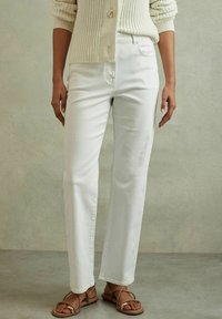 Reiss SELIN MID-RISE STRAIGHT PETITE - Relaxed fit jeans - white