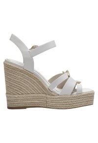 Sandali wedge bianchi con base in corda texturizzata, dotati di cinturini incrociati e un piccolo accento dorato. Materiale in pelle liscia.