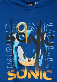 Felpa blu in cotone con una grande grafica della faccia di un personaggio antropomorfo blu con occhi verdi e il testo in grassetto che legge "SONIC."