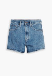 Ljusblå denimshorts med hög midja, med en främre knappstängning och fyra fickor. Distressad fåll och slät textur.