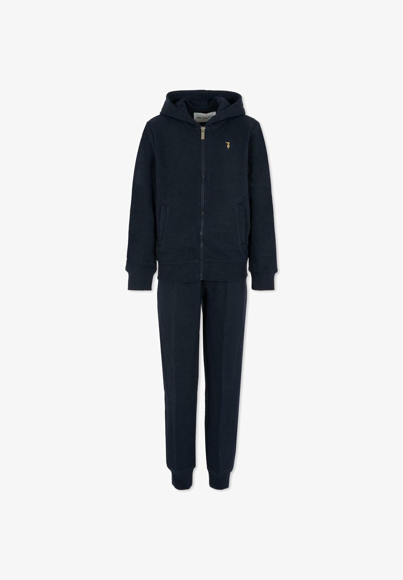 Navyblauwe trainingspak van zacht materiaal, met een rits-hoodie met een klein gouden logo en bijpassende broek met geribde manchetten.