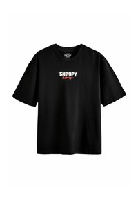 Sort kortærmet t-shirt lavet af bomuld. Har "SNOOPY" tekst i hvid og rød med japanske tegn nedenunder. Normal pasform og crew neck.