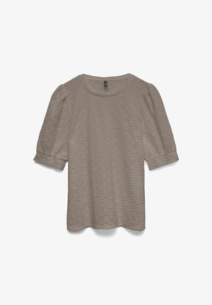 Gaiši brūns teksturēts tops ar 3/4 piedurknēm un apaļu kakla izgriezumu. Audumam ir smalka, krunkaina rakstura detaļa.