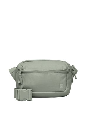 Bolso compacto gris para la cintura con correa ajustable, bolsillo frontal con cremallera y logo "GOT BAG" en la esquina inferior derecha.