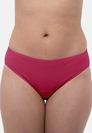 Slip da bikini rosa realizzato in tessuto elastico. Presenta un design a gamba alta con una superficie liscia e senza motivi o dettagli visibili.