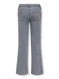 Pilkos spalvos džinsai iš džinso audinio, platėjančiais kojų galiukais, su dviem galinėmis kišenėmis ir kontrastinėmis šoninių siūlių detalėmis. Lygios tekstūros ir klasikinio prigludimo.