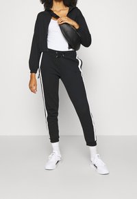 Even&Odd Jogginghose - black