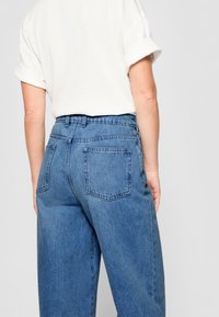 Seasalt Cornwall Vaqueros mom - mid wash tide