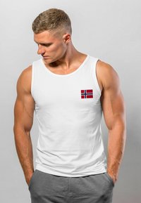 White tank top made of lightweight fabric, featuring a small Norwegian flag design on the left chest. Simple, fitted cut.