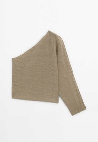 Pull beige en maille à une épaule avec une manche longue et un col asymétrique sur fond blanc.