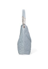 Gequilted lichtblauwe handtas met een geometrisch patroon, voorzien van dubbele stoffen hengsels en een kettingaccent, taps toelopend silhouet en een gladde textuur.
