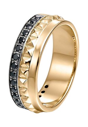 Anillo de oro con una banda texturizada, acentuada con pirámides y una fila de piedras negras a un lado. Acabado pulido con bordes suaves.