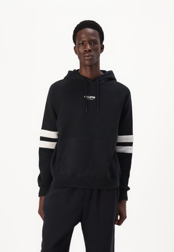 Boxy Logo Hoodie - Sweatshirt