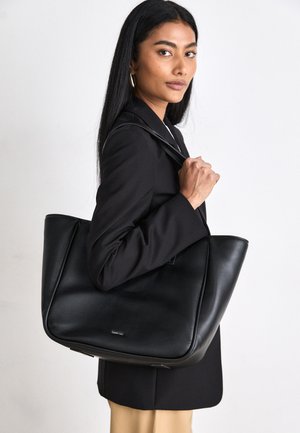 Calvin Klein, MEDIUM  - Veľká kabelka - black