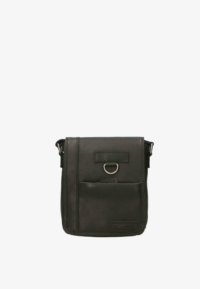 Sac à bandoulière en cuir noir avec une poche avant, fermeture à rabat magnétique et détail en métal en forme d'anneau. Texture lisse et forme rectangulaire.