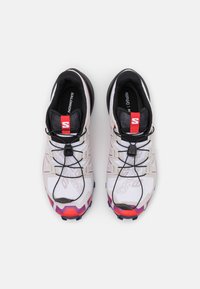 Salomon SPEEDCROSS 6 - Sapatilhas de trail running - white/sparkling grape/fiery red