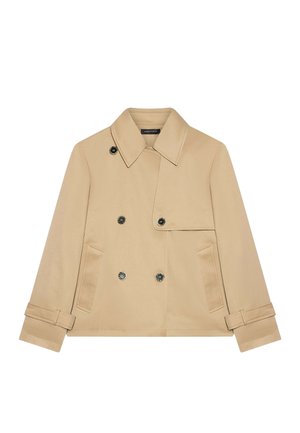 Cappotto beige doppiopetto con colletto strutturato, due tasche frontali e bottoni decorativi; tessuto liscio con una vestibilità su misura.