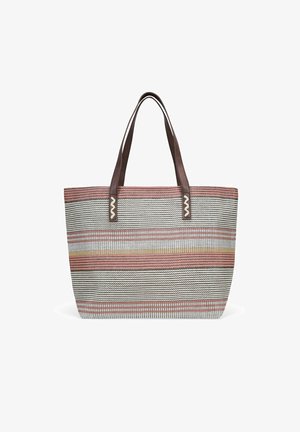 Borsa a tracolla a righe realizzata in tessuto intrecciato nei toni del grigio, rosa e giallo, con manici in pelle marrone e dettagli decorativi in metallo.